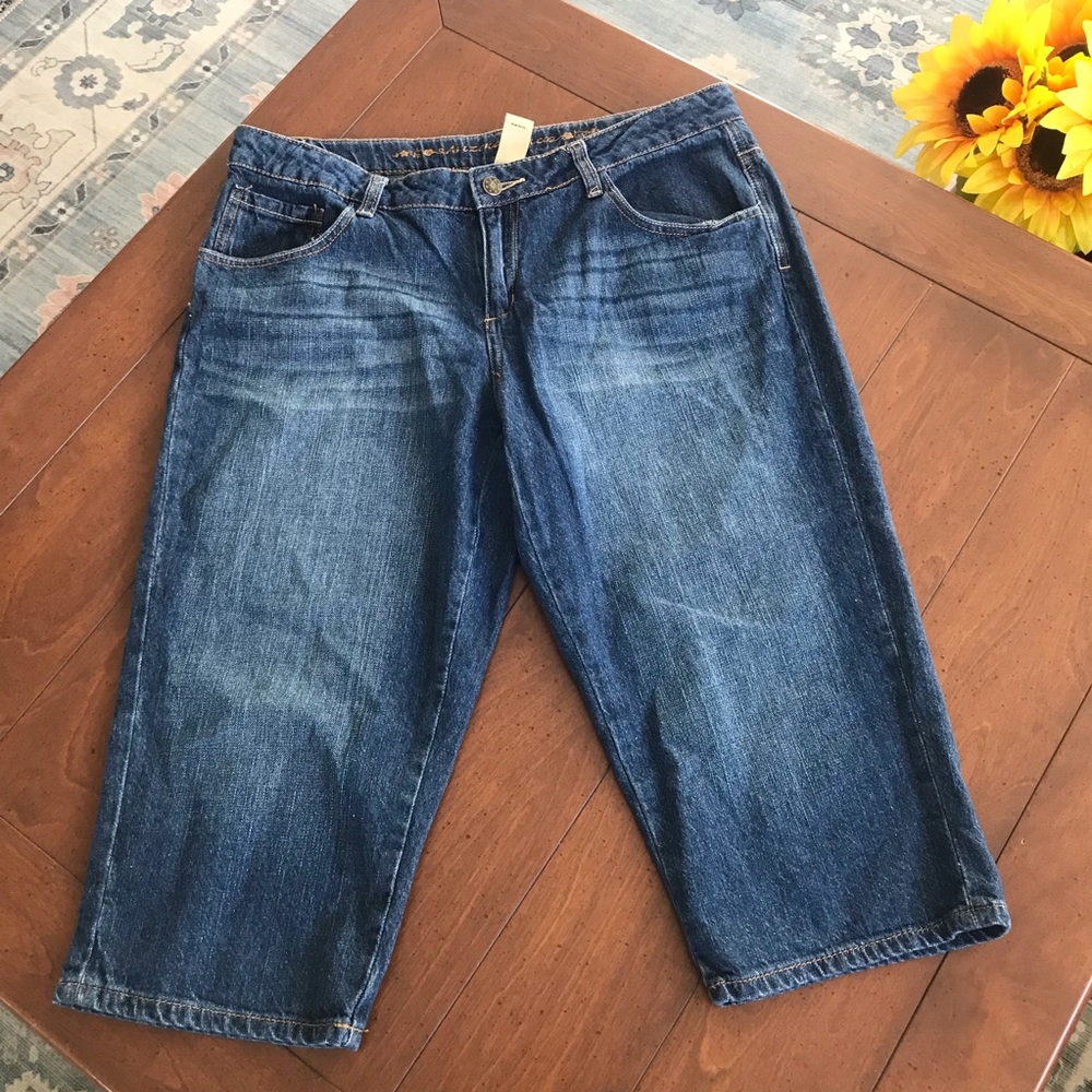 Arizona Jean Company Women's Blue Cropped Jeans NWOT